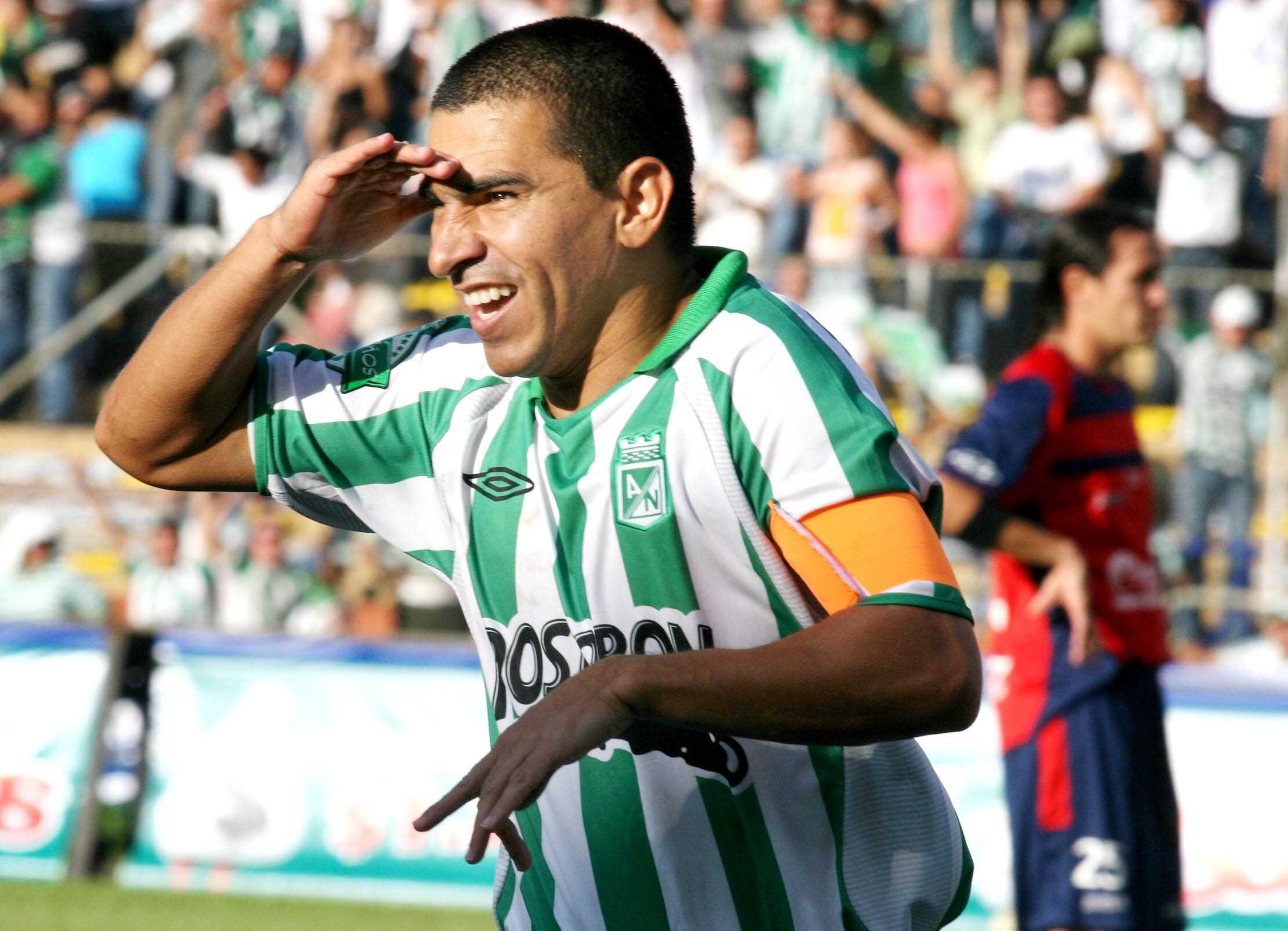 FOTO # 48 (HORIZONTAL) FO7048
GOL
MEDELLIN, SEP. 16 - VICTOR ARISTIZABAL CELEBRA EL GOL QUE LE MARCO A MEDELLIN EN EL CLASICO PAISA (COLPRENSA-EL COLOMBIANO)