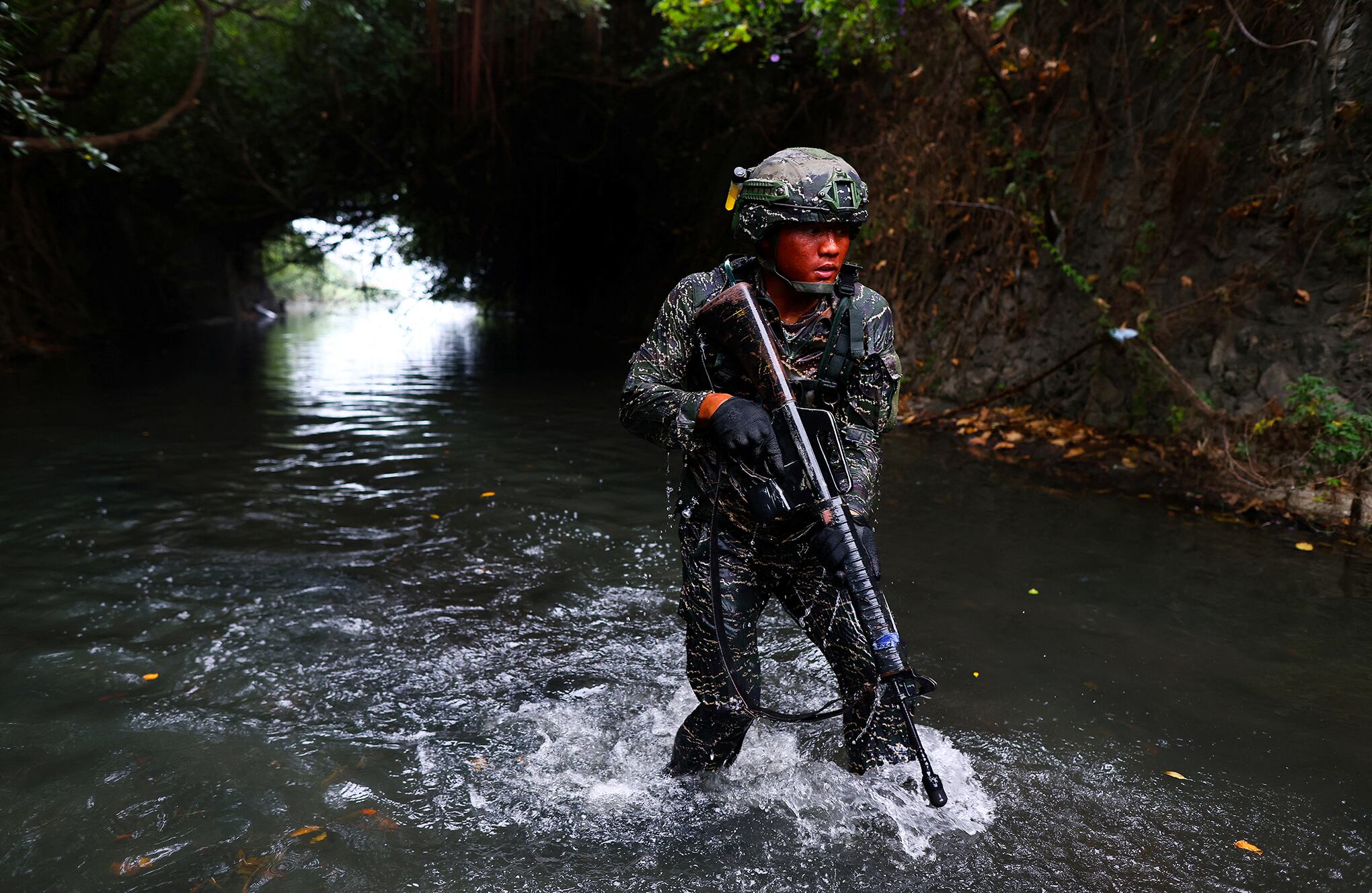 dentro del campo de entrenamiento de hombres rana de la marina de Taiwán.