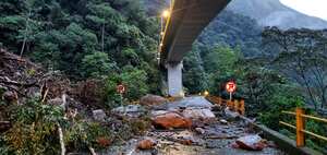 Se mantiene el cierre de la vía al Llano