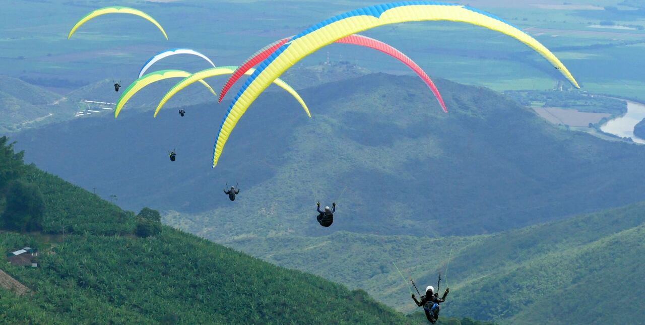 Roldanillo es sede de uno de los campeonatos internacionales de parapente más importantes de América Latina.