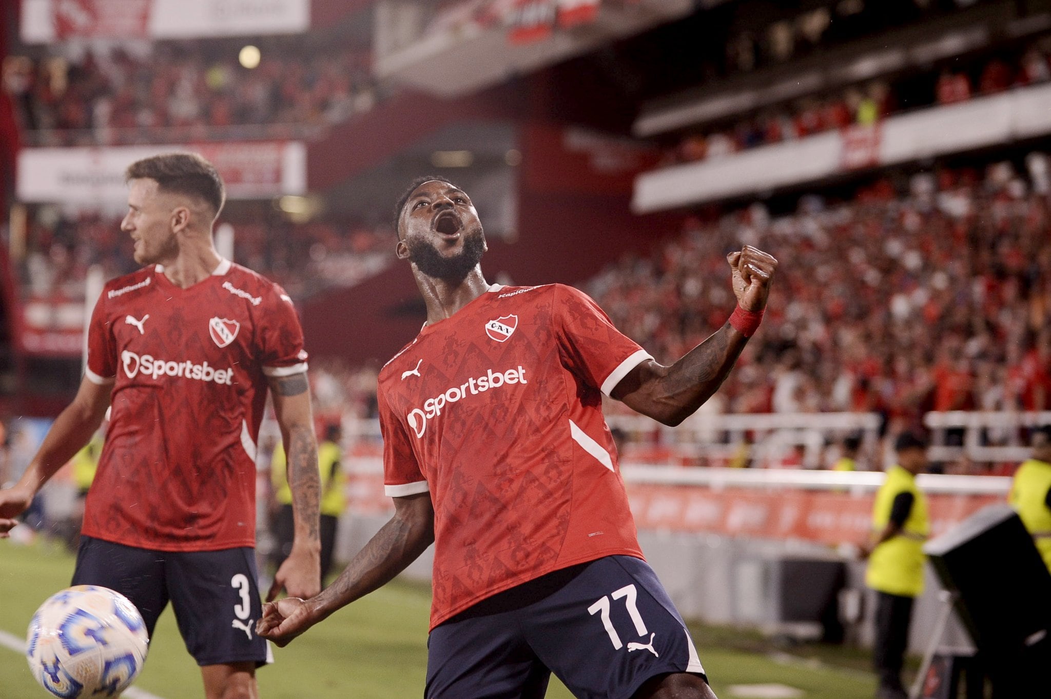 Álvaro Angulo anotó gol, con Independiente, frente a Gimnasia.