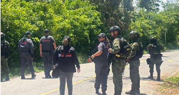 La banda de Los Costeños en Barranquilla hizo entrega de 30 armas de fuego, como muestra de buena voluntad
