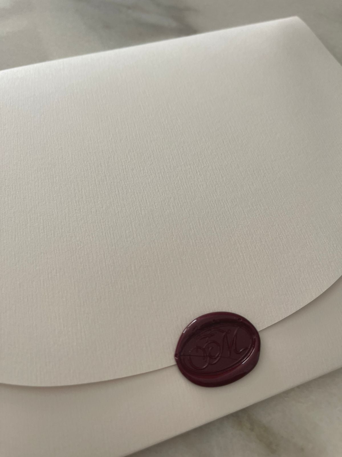 Invitación a la boda de la arquitecta Teremar Londoño Zurek y Manuel Enrique Cavelier en la Iglesia de Santo Toribio de Mongrovejo, en Cartagena.