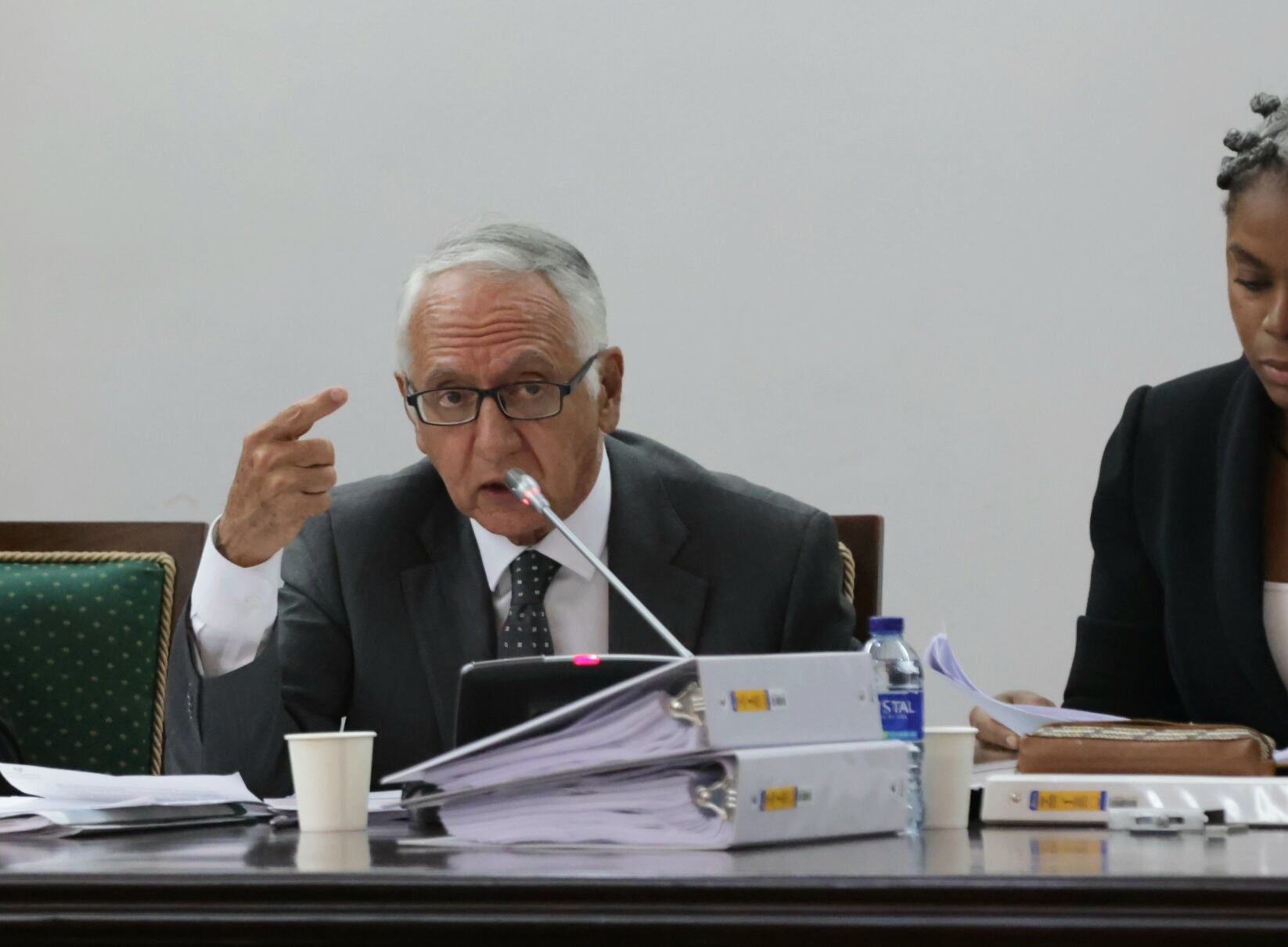 Debate control político comisión primera