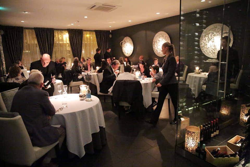 Su cierre deja dos restaurantes con estrellas Michelin restaurantes en Belfast, The Muddlers Club y OX.