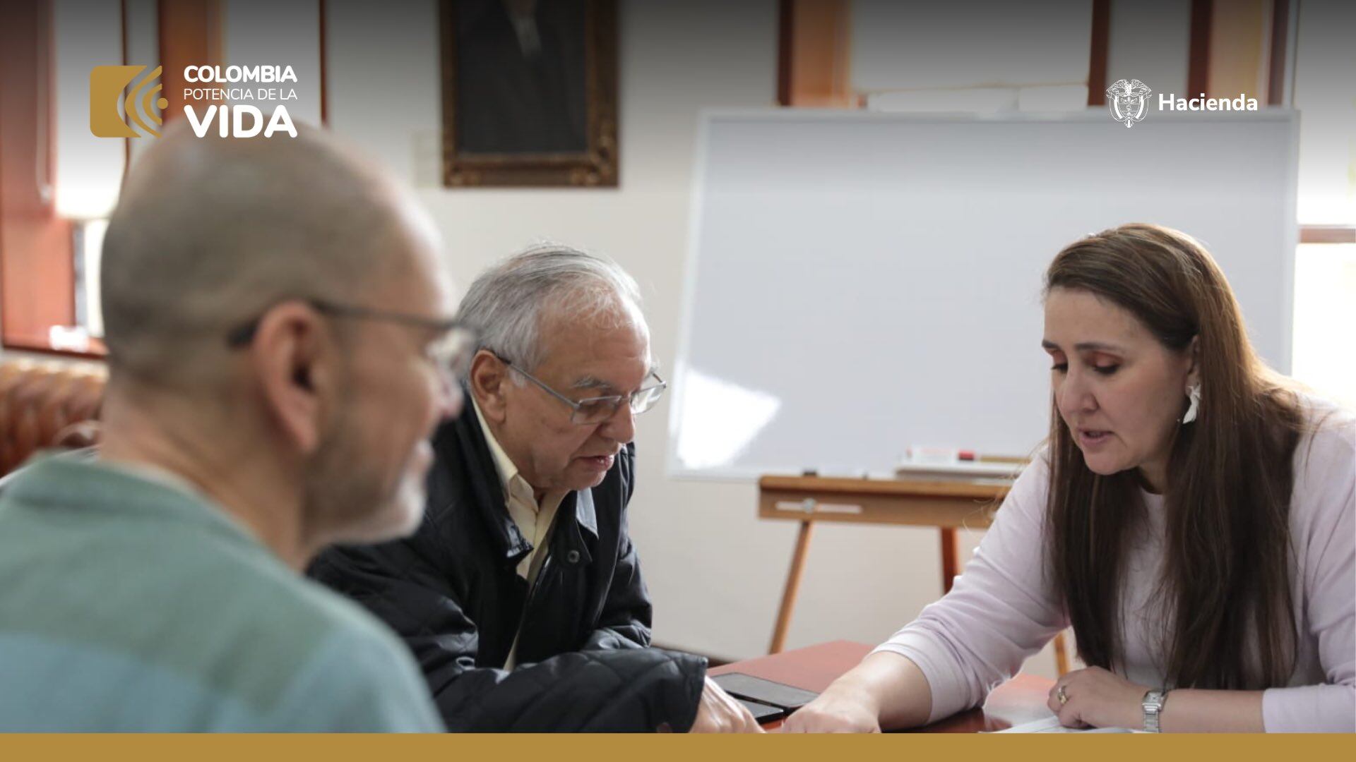 Twitter: @Minhacienda