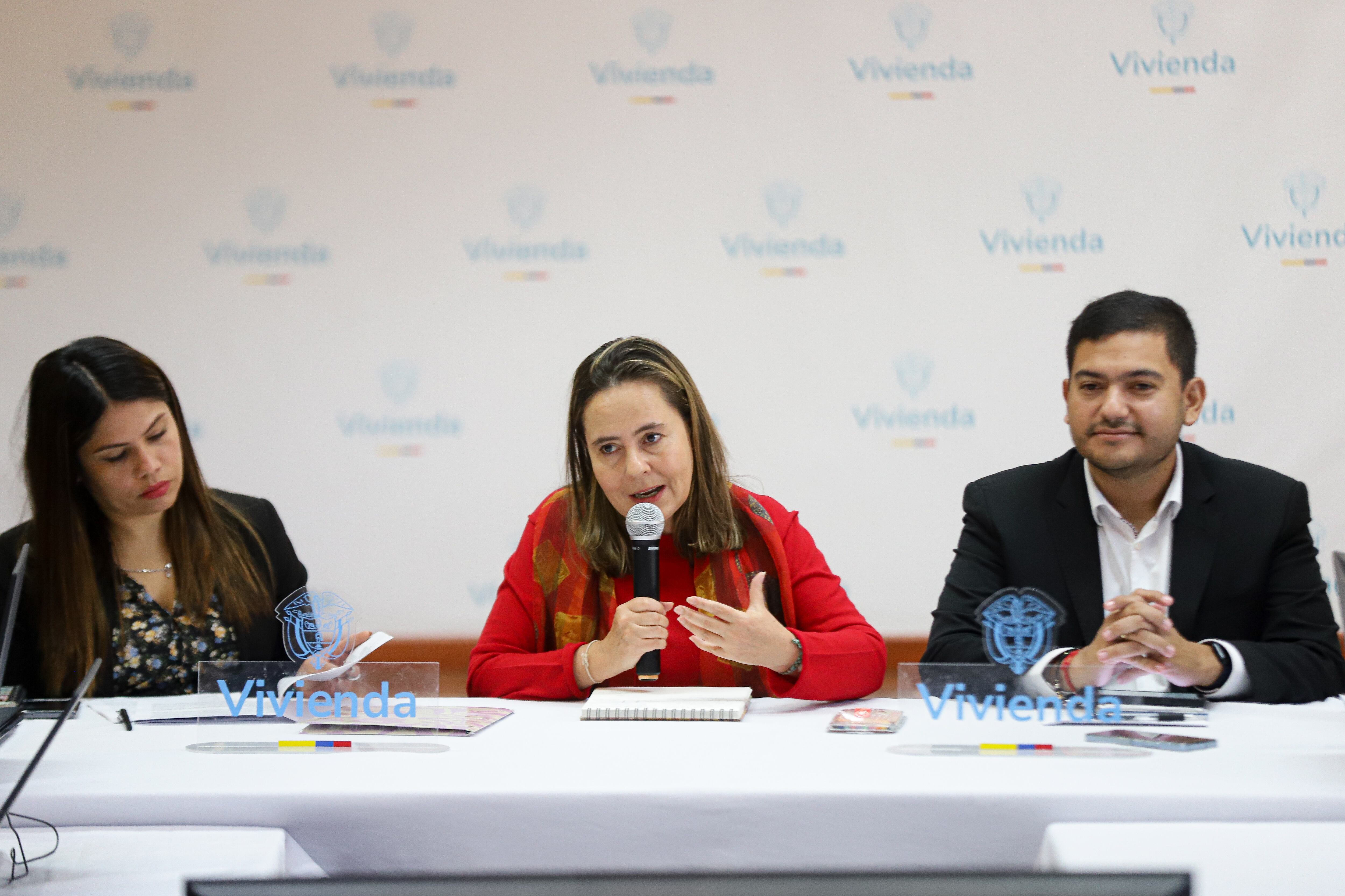 Rueda de prensa Ministra de Vivienda Helga María Rivas