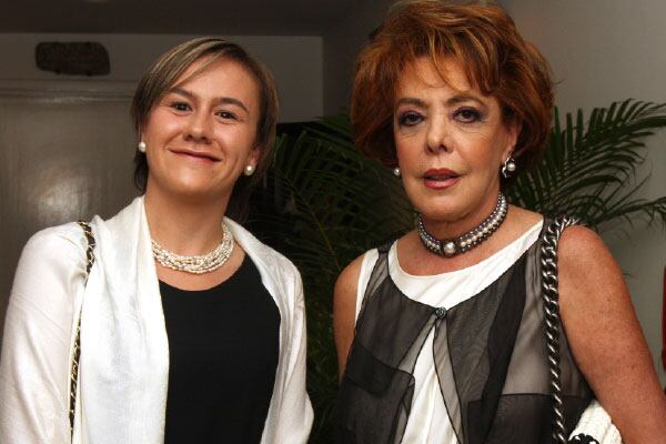 Carmen Vélez y María Ignacia Varona.