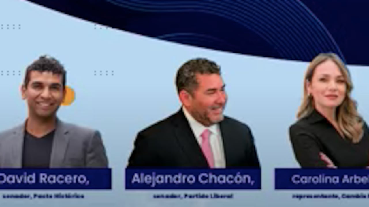 Parlamentarios panelistas en congreso de Asofondos