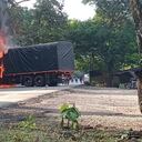 Uno de los camiones que fue incinerado en el Bajo Cauca.