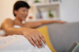 El significado de ponerse un anillo en el dedo índice.