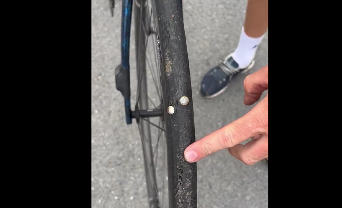 Lilian Calmejane, ciclista del Intermarche denunció.