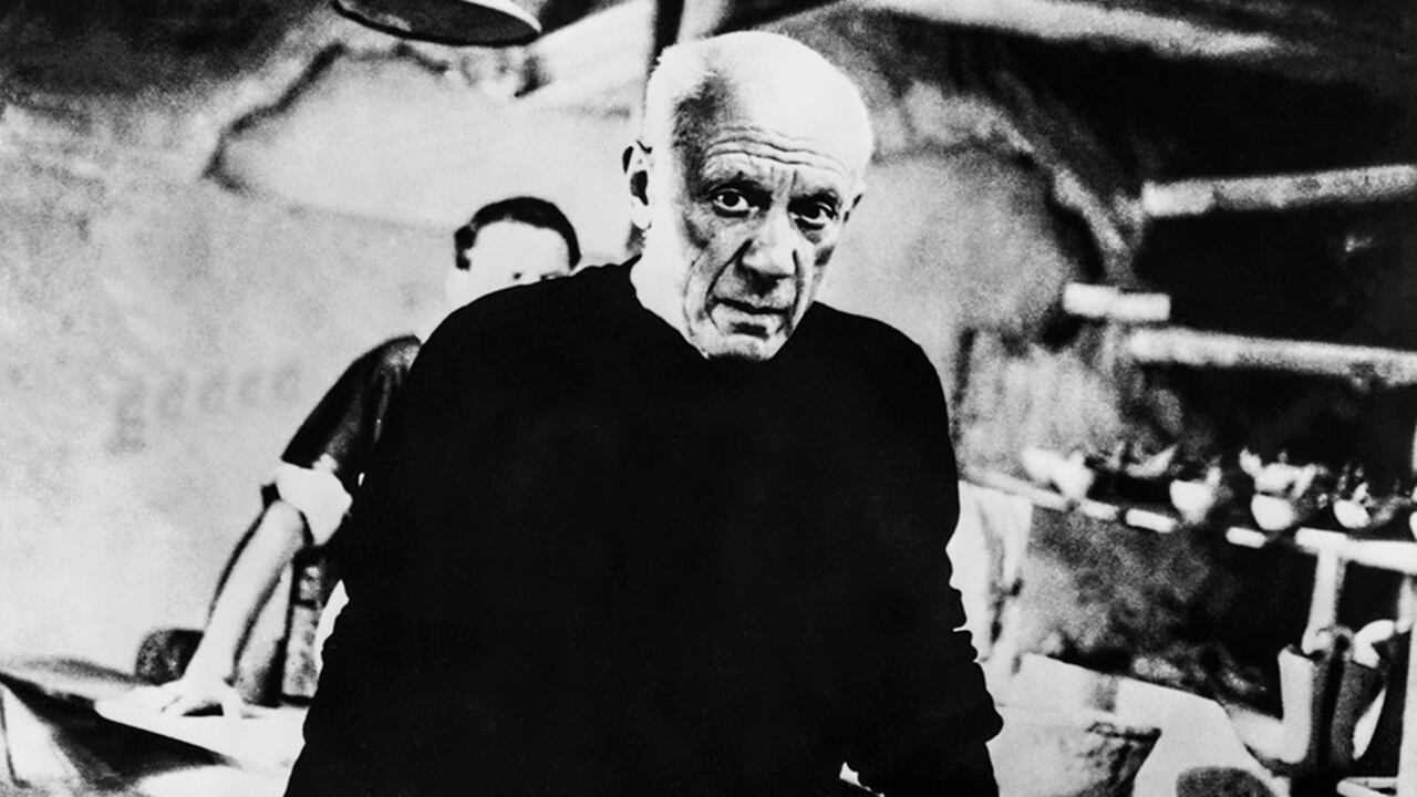 Nacido en Málaga, España, en 1881 y fallecido en Mougins, Francia, en 1973, Pablo Picasso es casi mitológico.