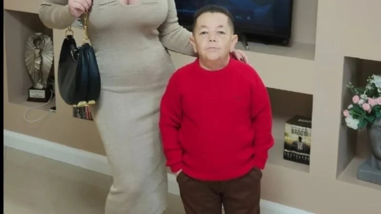 El artista tiene actualmente 61 años de edad.