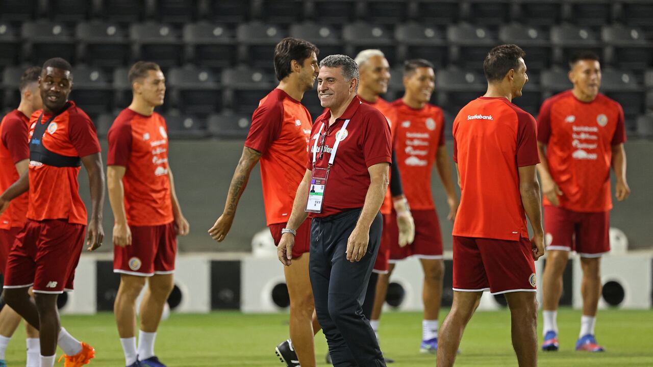 Luis Fernando Suárez, técnico colombiano clasificado a Catar 2022.