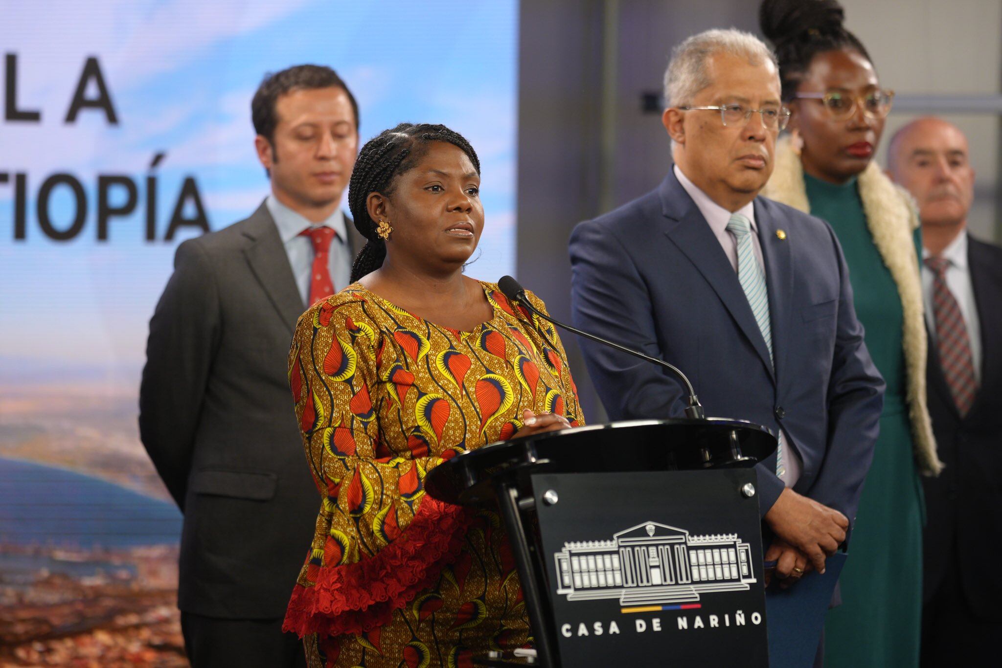 La visepresidenta visitó sudáfrica para establecer relaciones diplomáticas.