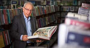 "Yo creo que esta pandemia no va a acabarnos. Mi vida ha estado absolutamente ligada a los libros desde niño. Entonces yo le tengo una enorme fe al libro", dice Ossa. Foto: Ana Vallejo.