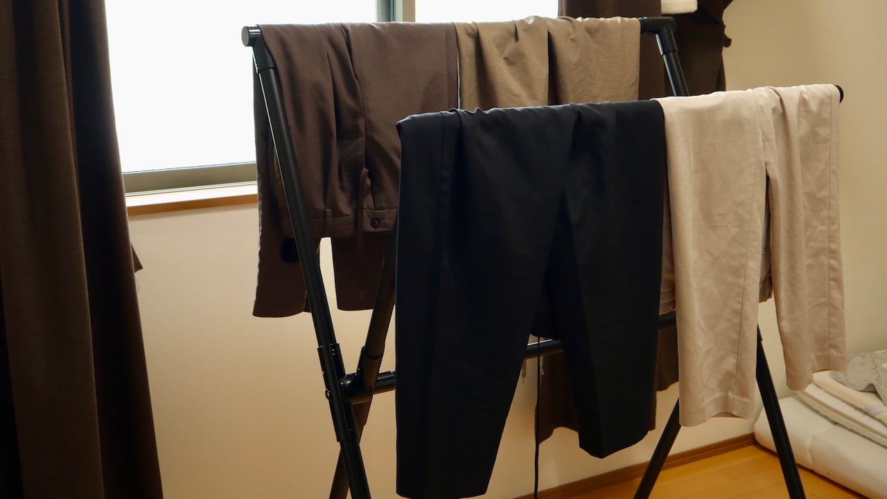 Este electrodoméstico seca la ropa rápido dentro de casa en invierno y gasta menos que la secadora.