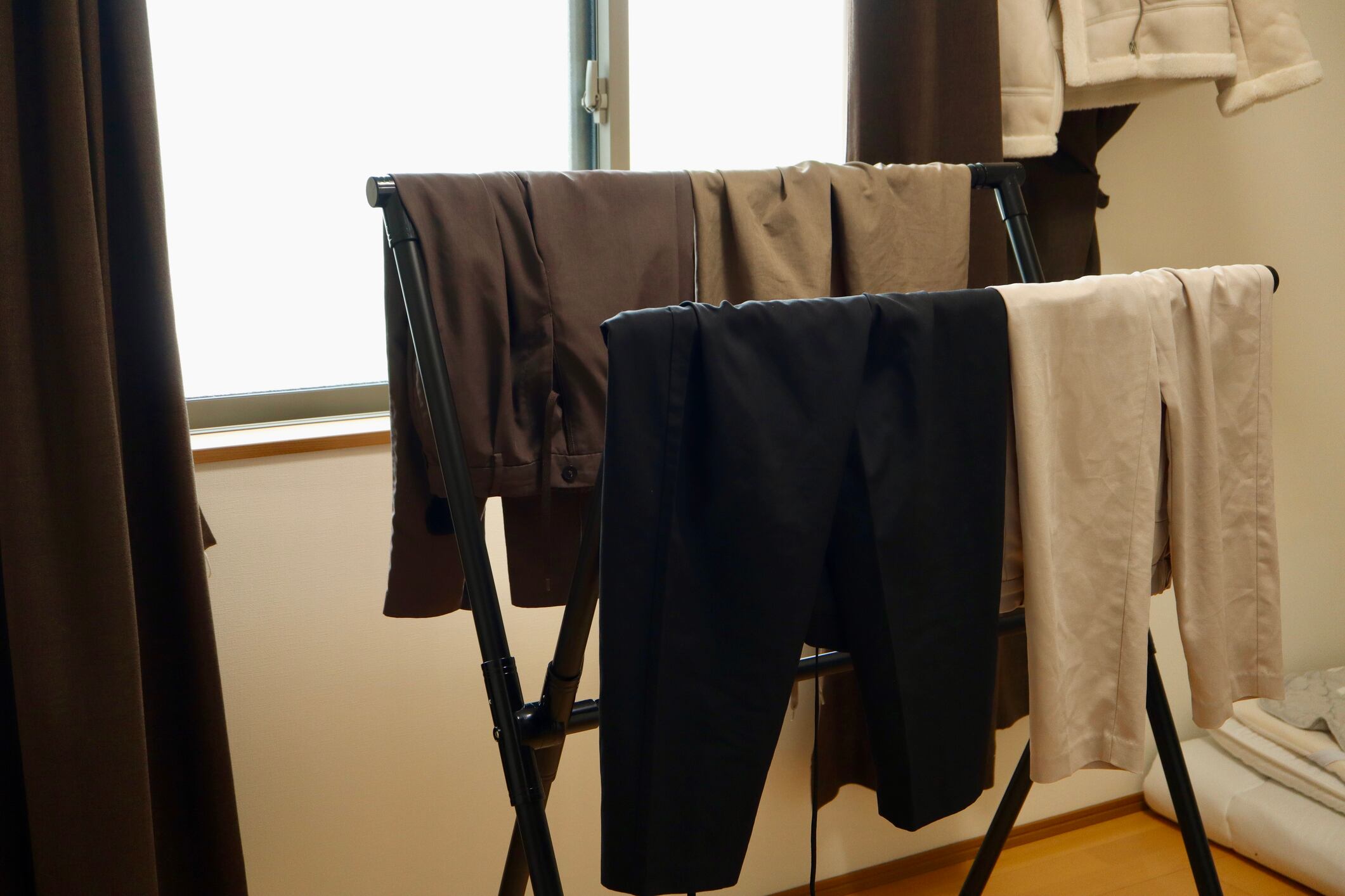 Este electrodoméstico seca la ropa rápido dentro de casa en invierno y gasta menos que la secadora.