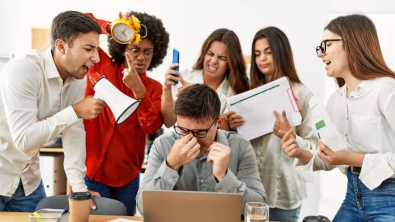 Aunque el estrés laboral tiene consecuencias profesionales y laborales, los trabajadores no suelen ir al médico para cuidar su salud mental y, cuando van, los síntomas son más serios.