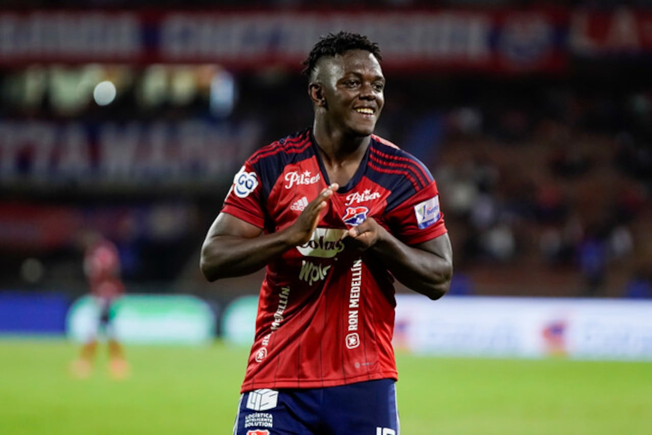 Edwuin Cetre celebrando su gol con el Medellín ante Huila