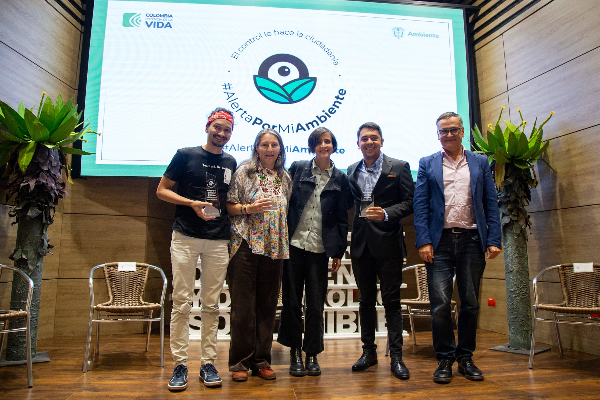 Minambiente lanzó programa de veeduría ciudadana para proyectos ambientales en Bogotá, Cartagena y Pacífico.