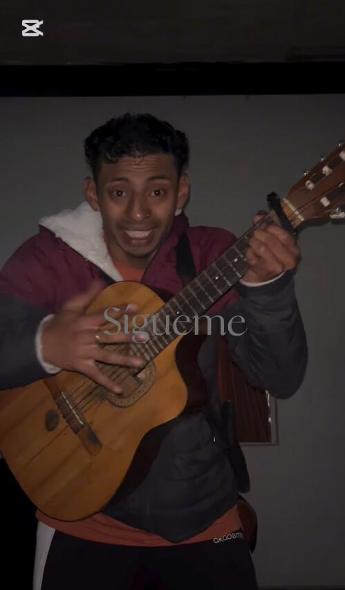 Georgito trabaja de 5 a una de la tarde y documenta cómo se desarrollan sus jornadas en Transmilenio