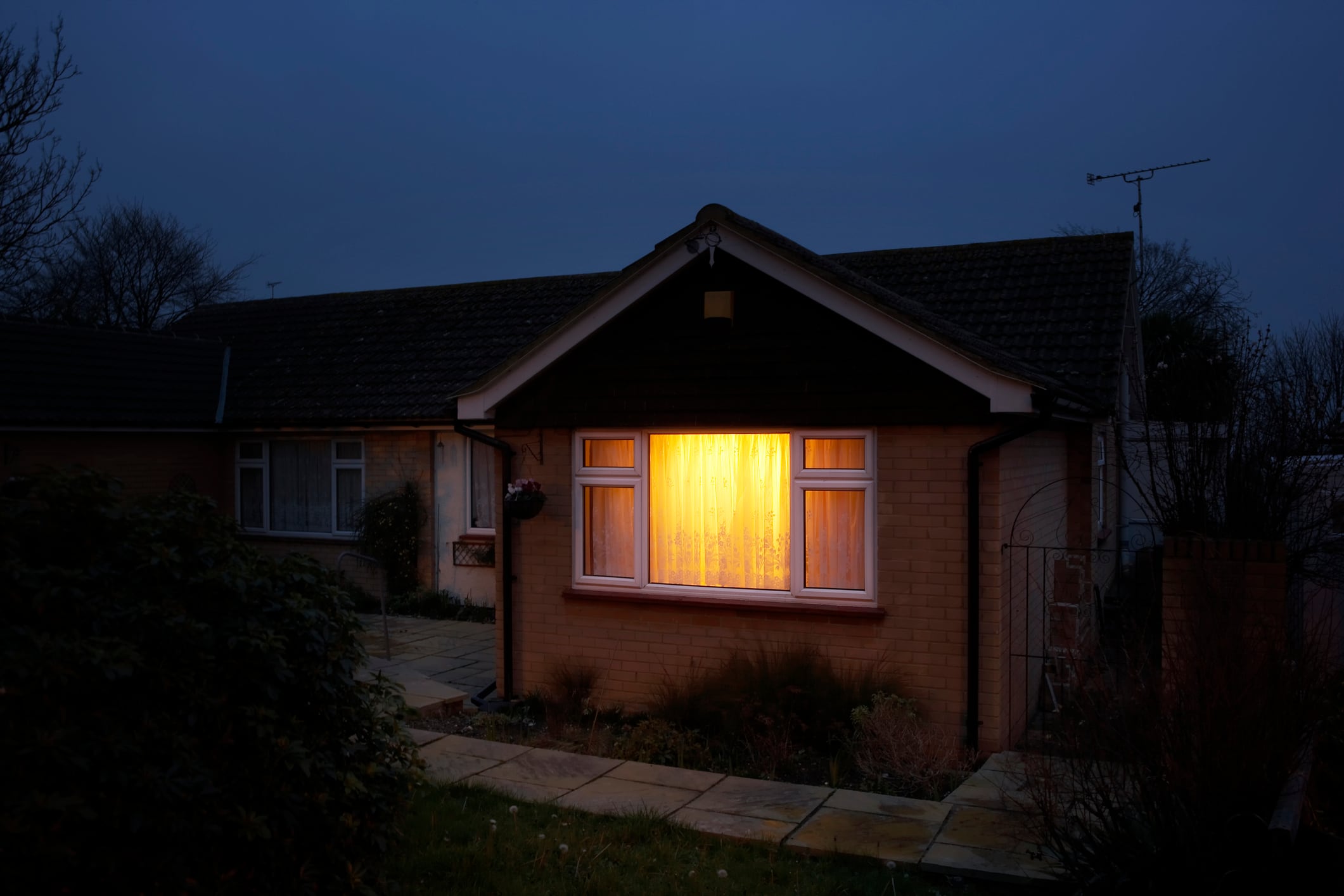 Usar los bombillos inteligentes puede ser una estrategia para despistar a los ladrones.