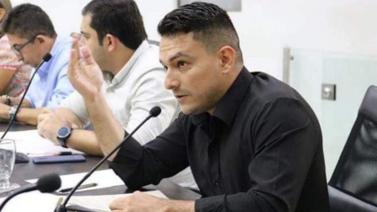 La denuncia de la amenaza, la hizo el diputado Ferley Sierra a través de sus redes sociales.