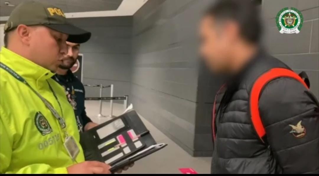 Momento de la captura de alias El pájaro, por el delito de tráfico de migrantes.