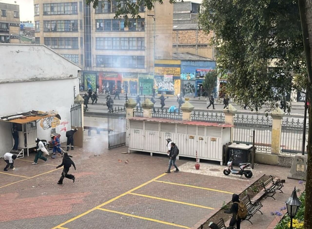 Debido a estos enfrentamientos se han detonado artefactos explosivos improvisados y bombas incendiarias.