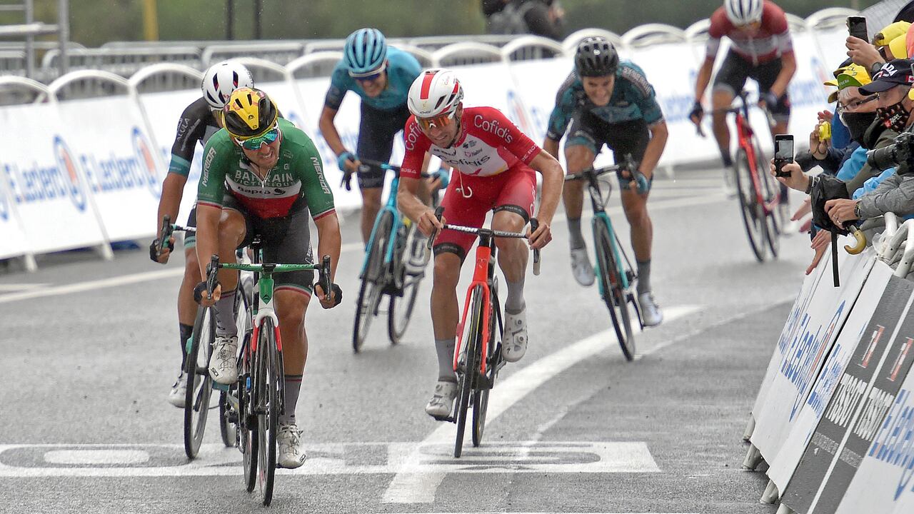 Sonny Colbreli segundo en la etapa 16a eb Saint Gaudens