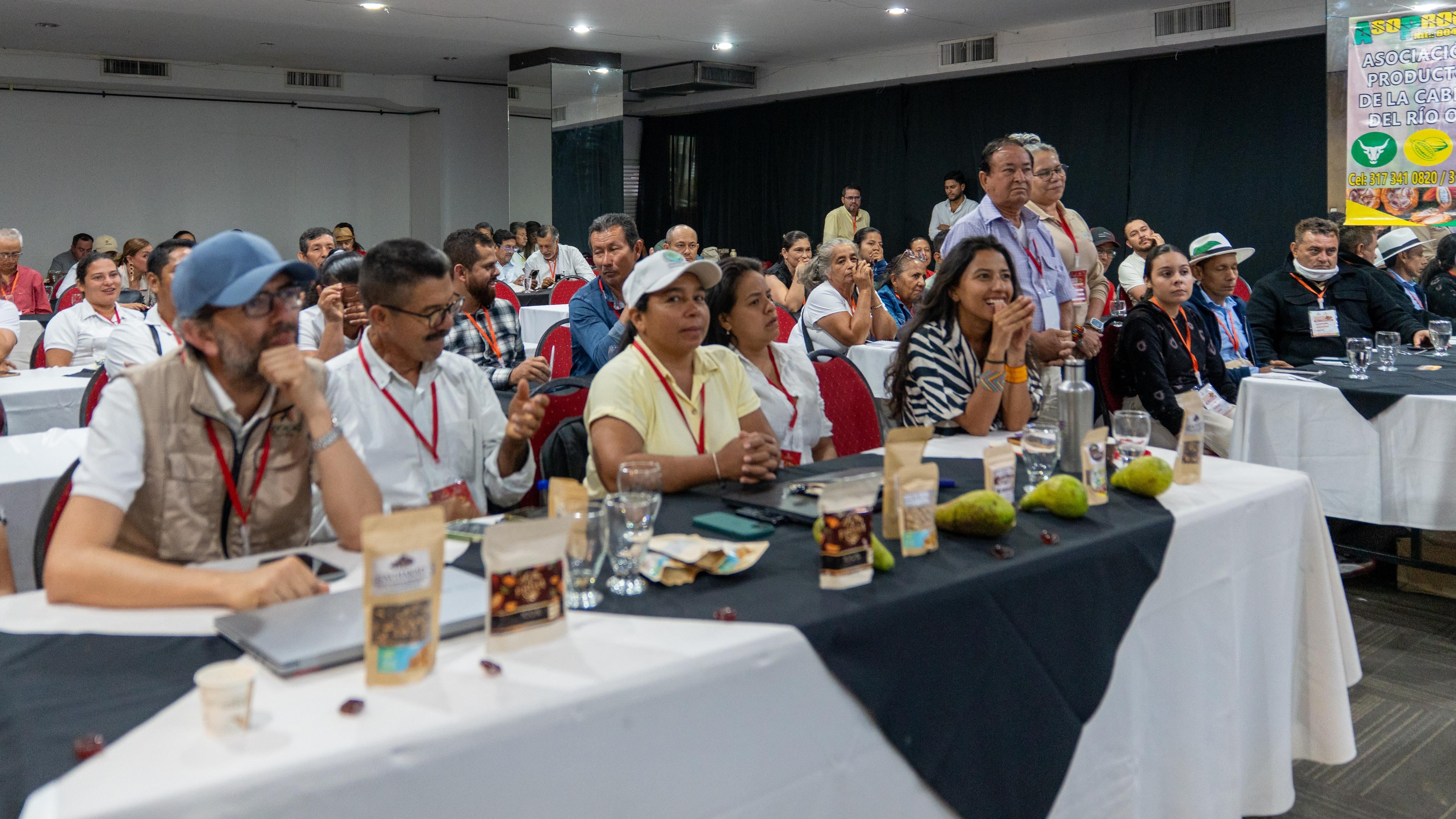 Más allá de aumentar la capacidad productiva, el proyecto busca que las asociaciones campesinas participen en eslabones de mayor valor dentro de la cadena agroindustrial.