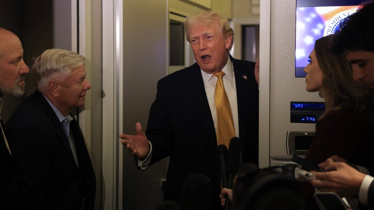 Donald Trump, desde su avión presidencial