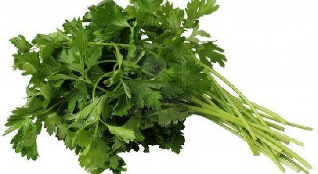 El cilantro se ha popularizado gracias a su gran cantidad de nutrientes, minerales y aceites como las vitaminas del grupo A, K, B, C y E. 