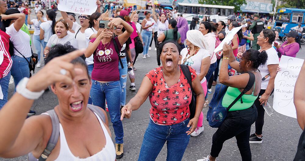  Venezolanos apoyan el movimiento de liberación nacional. 