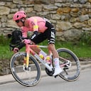 LES MUREAUX, FRANCIA - 3 DE MARZO: Rigoberto Urán de Colombia y el equipo EF Education - EasyPost compiten durante la 82ª París - Niza 2024, Etapa 1, una etapa de 157,7 km desde Les Mureaux a Les Mureaux / #UCIWT / el 3 de marzo de 2024 en Les Mureaux, Francia. (Foto de Alex Broadway/Getty Images)