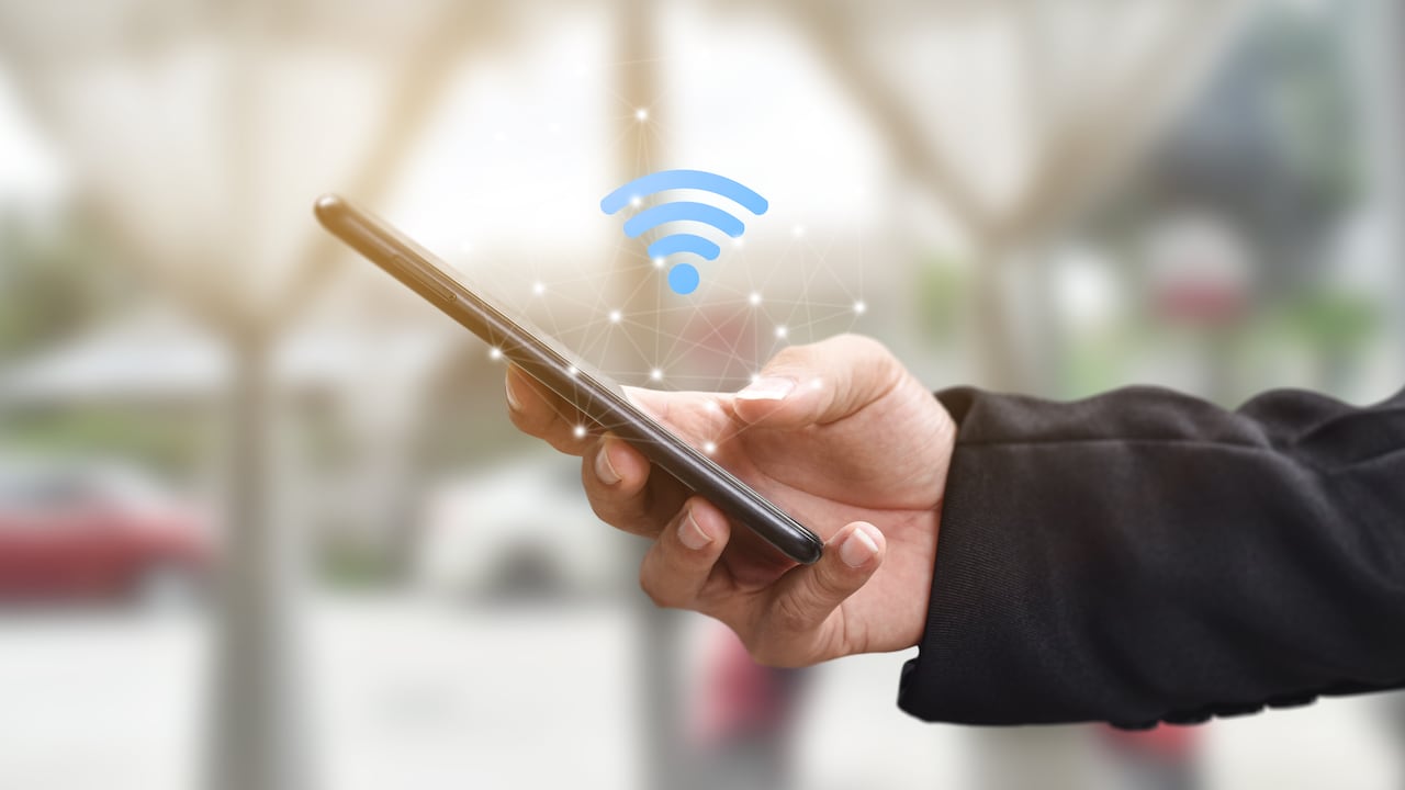 La razón por la que se debe desactivar el wifi al salir de casa.