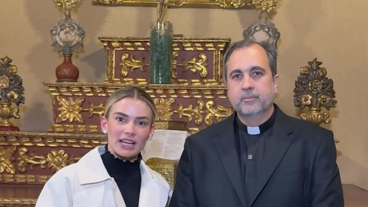 Primera dama, Ana Lucía Pineda, invita a un Santo Rosario virtual en solidaridad con los damnificados del terremoto.