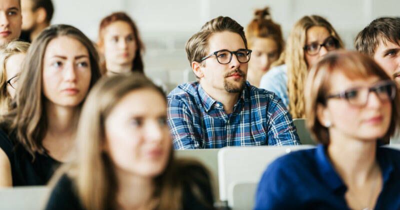 Los estudiantes pueden buscar patrocinio en varias empresas. Imagen de referencia.