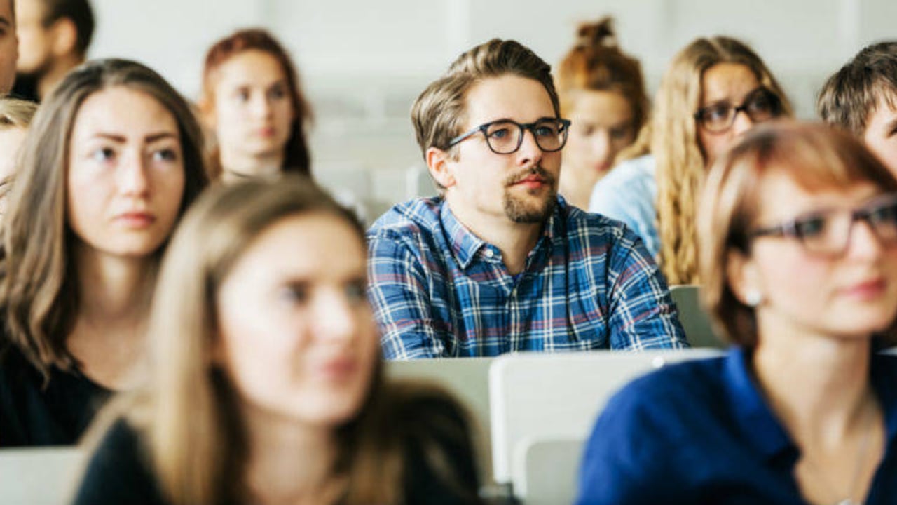 Los estudiantes pueden buscar patrocinio en varias empresas. Imagen de referencia.