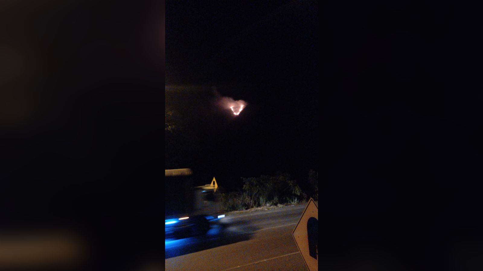 El incendio se registra  en el sector de la base La Roca.