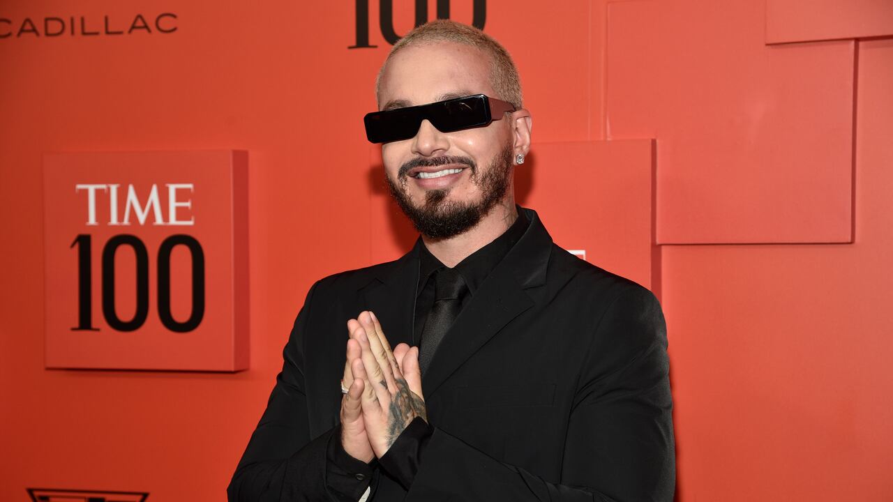 J Balvin asiste a la Gala TIME100 que celebra a las 100 personas más influyentes del mundo en el Frederick P. Rose Hall, Jazz at Lincoln Center el miércoles 8 de junio de 2022 en Nueva York. (Foto de Evan Agostini/Invision/AP)