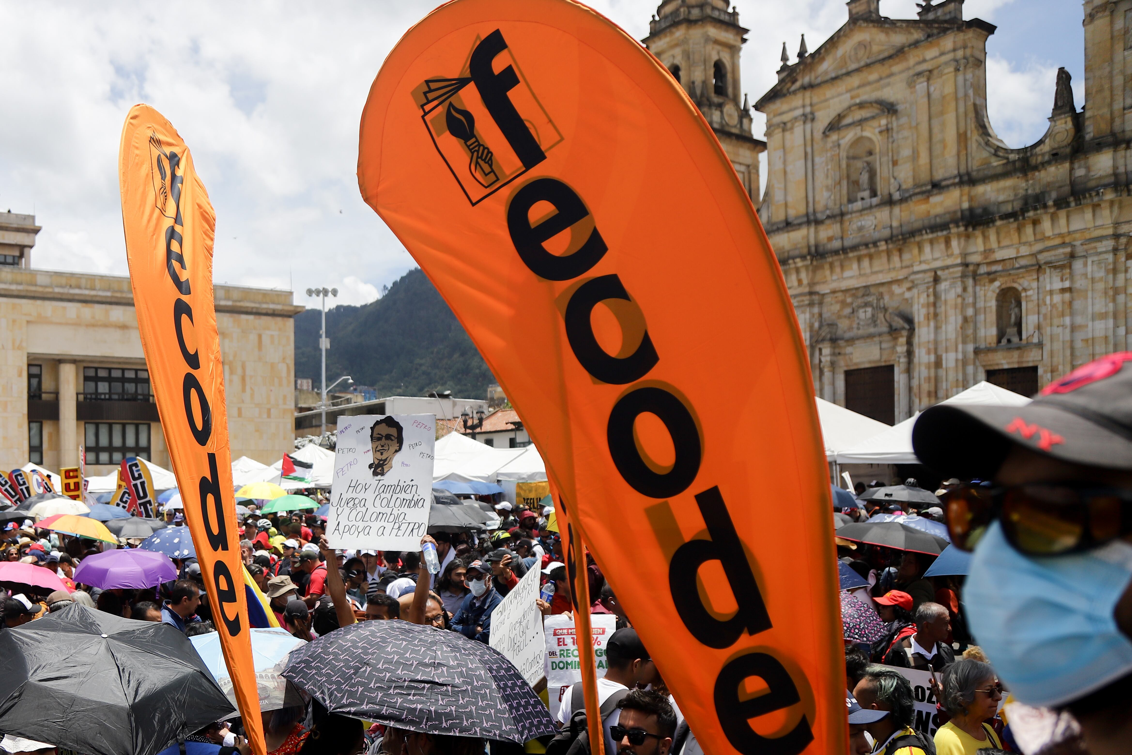 Bogotá. Septiembre 19 de 2024. Miles de personas se reúnen en la plaza de Bolívar en apoyo a la Reforma Pensional y al gobierno de Gustavo Petro