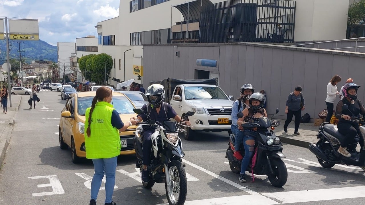 Las restricciones incluyen vehículos particulares, motos e incluso los taxis
