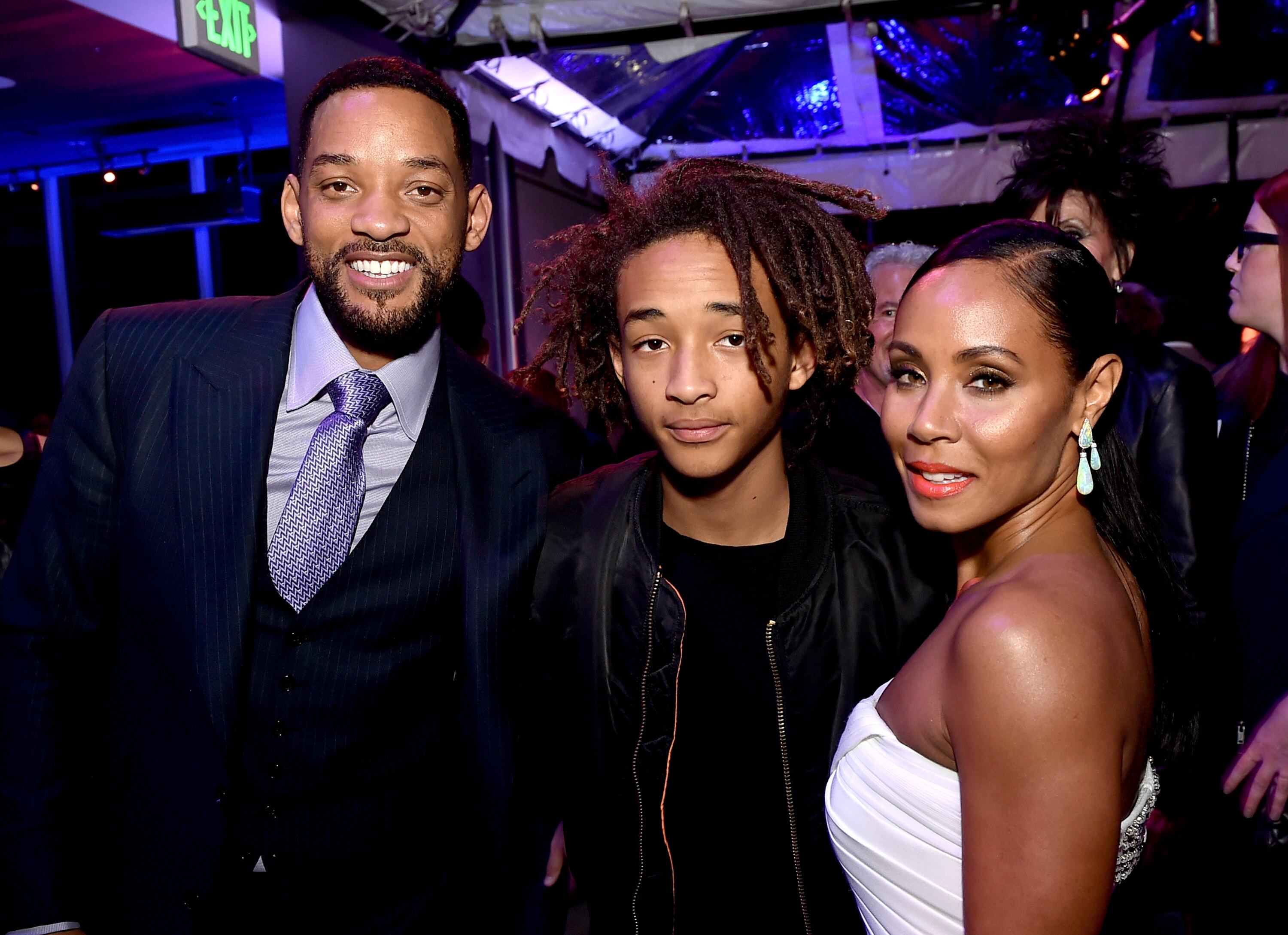 Los actores Will Smith, su hijo Jaden Smith y su esposa Jada Pinkett Smith posan en la fiesta posterior al estreno de "Focus" de Warner Bros. Pictures en el Hotel W el 24 de febrero de 2015 en Los Ángeles