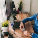 Usar un disco externo para guardar información es una buena medida para proteger datos importantes.