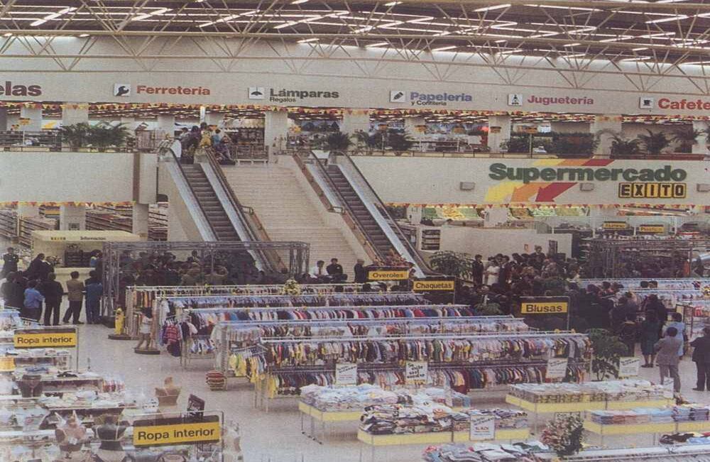 1989 - Después de 40 años de experiencia, el Éxito abrió su primer almacén en Bogotá. FOTO: Grupo Éxito