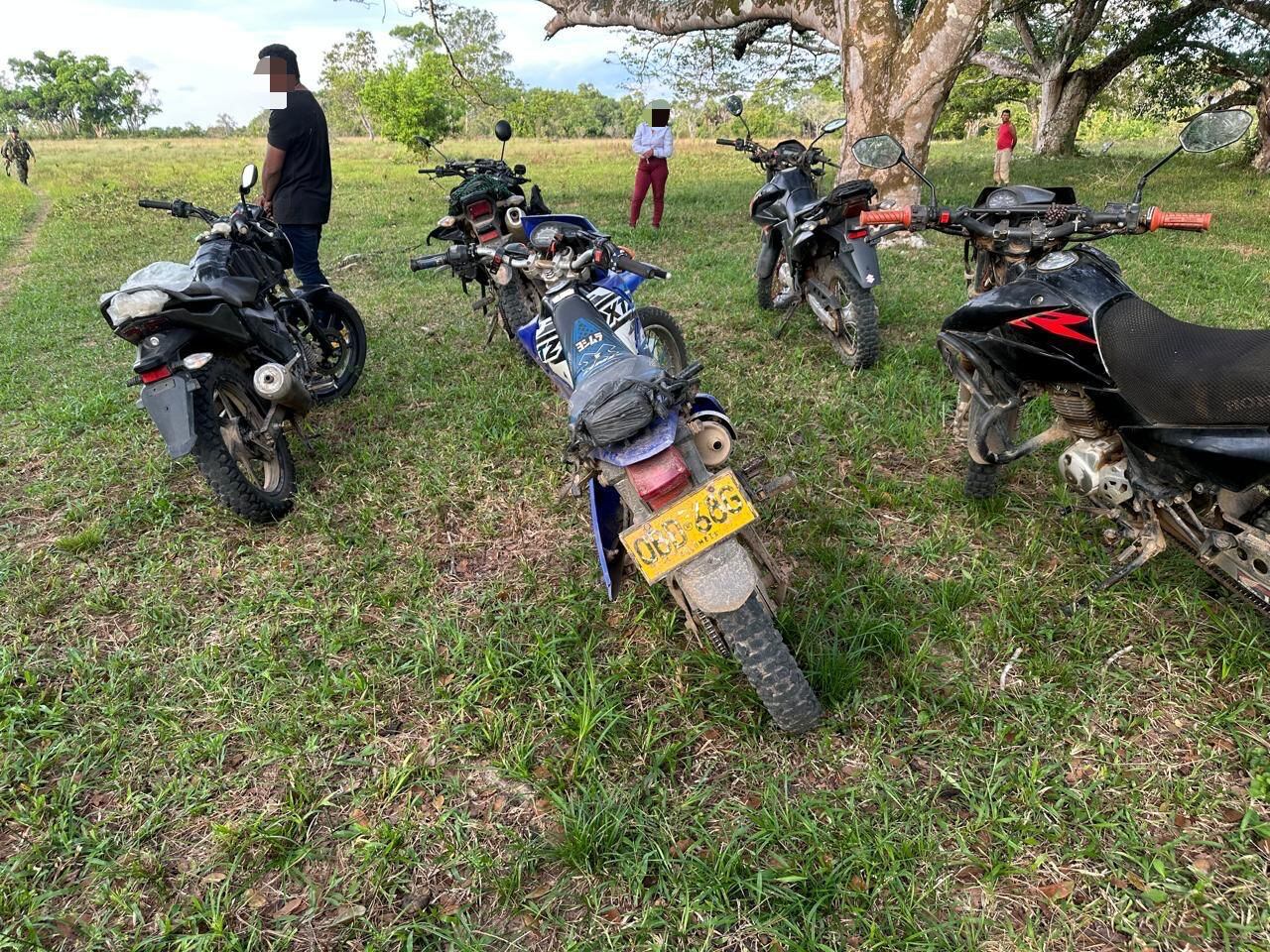 Motocicletas de alto cilindraje halladas por el Ejército Nacional.