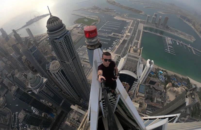 El influencer murió en Hong Kong.